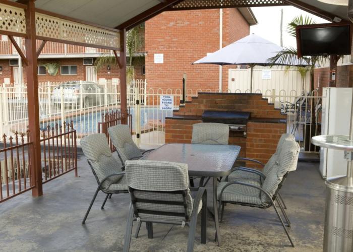 Courtyard Motor Inn
