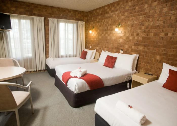 Courtyard Motor Inn