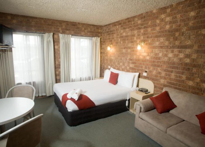 Courtyard Motor Inn