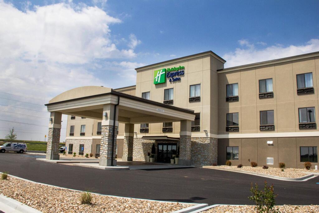Holiday Inn Express & Suites Sikeston Southwest by IHG