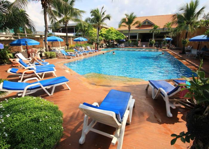 Twin Palms Resort