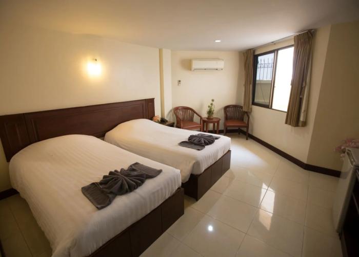Twin Palms Resort