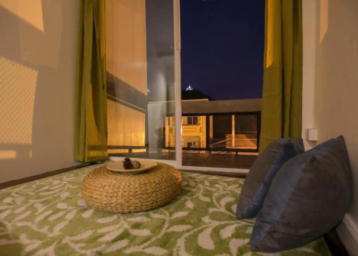 Chedi View Hostel & Rooftop Bar