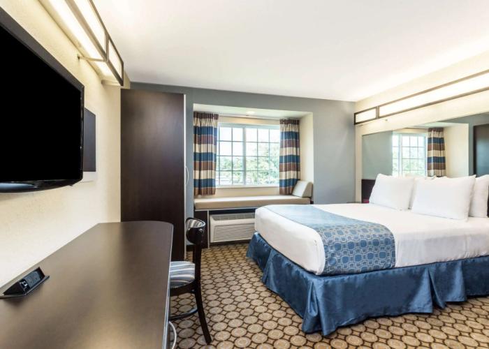 Microtel Inn & Suites by Wyndham Spring Hill/Weeki Wachee