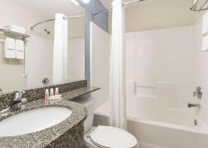 Microtel Inn & Suites by Wyndham Spring Hill/Weeki Wachee