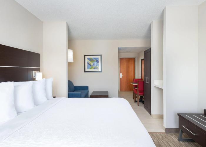 Holiday Inn Express & Suites Spring Hill by IHG