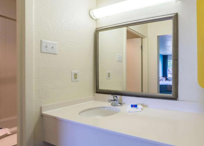 Motel 6 Spring Hill, FL - Weeki Wachee