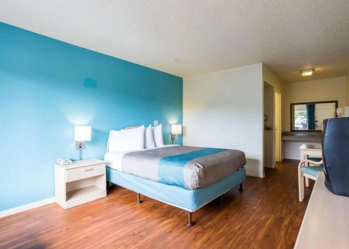 Motel 6 Spring Hill, FL - Weeki Wachee