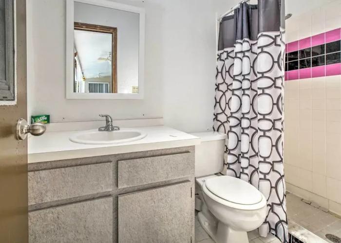 Spring Hill Home w/ Pool ~ 1 Mi to Weeki Wachee