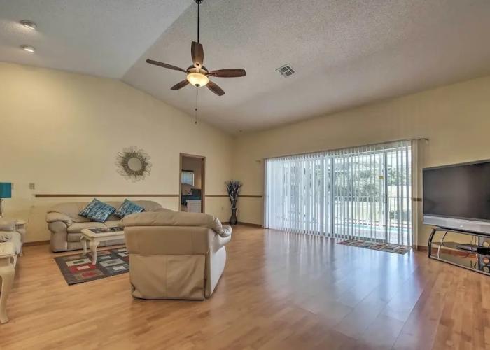Spring Hill Home w/ Pool ~ 1 Mi to Weeki Wachee