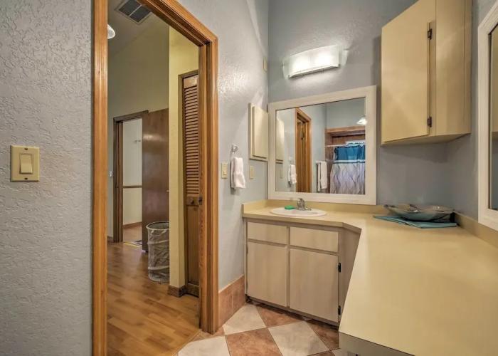 Spring Hill Home w/ Pool ~ 1 Mi to Weeki Wachee