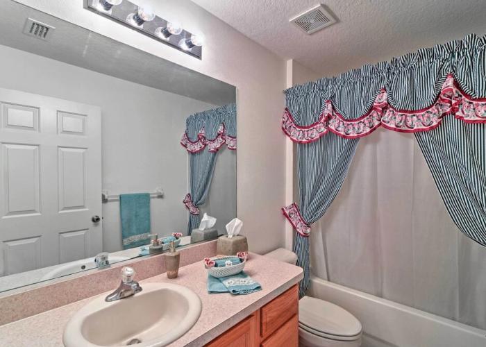 Bright Spring Hill Home: 5 Mi to Weeki Wachee Park