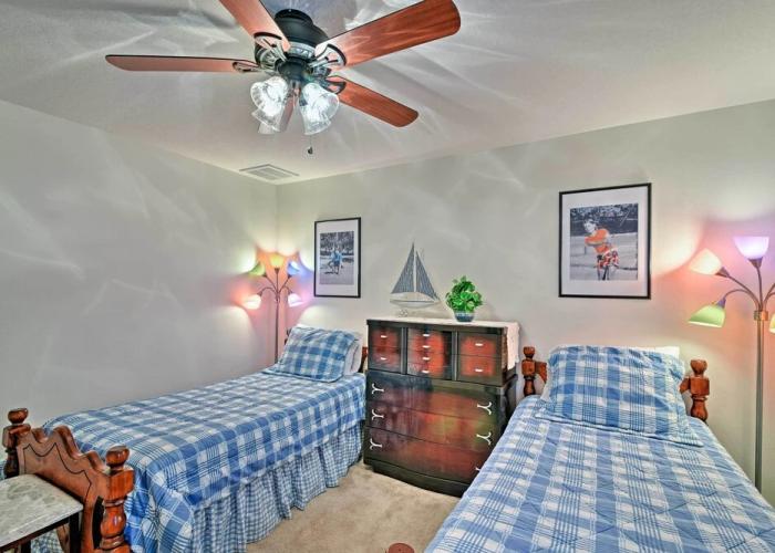 Bright Spring Hill Home: 5 Mi to Weeki Wachee Park