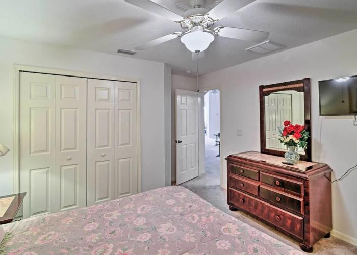 Bright Spring Hill Home: 5 Mi to Weeki Wachee Park