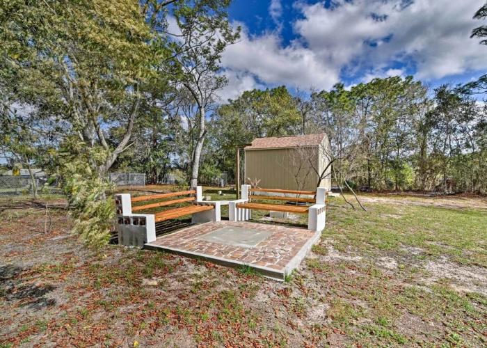 Bright Spring Hill Home: 5 Mi to Weeki Wachee Park