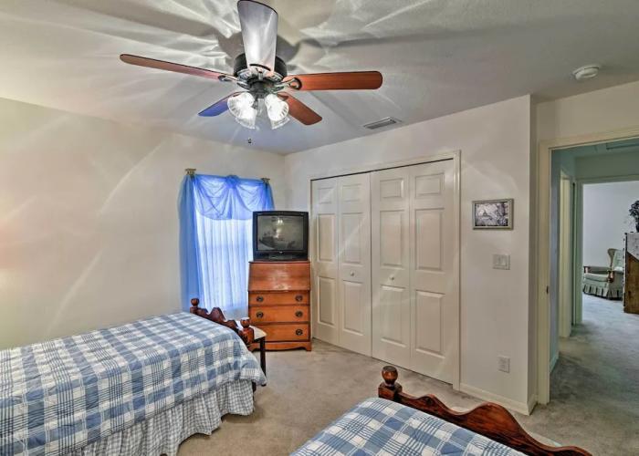 Bright Spring Hill Home: 5 Mi to Weeki Wachee Park