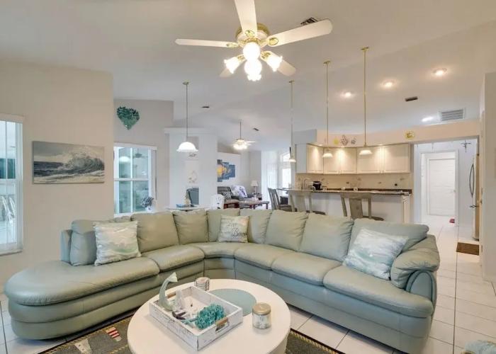 Spring Hill Home - Pool, Grill & Golf Course Views