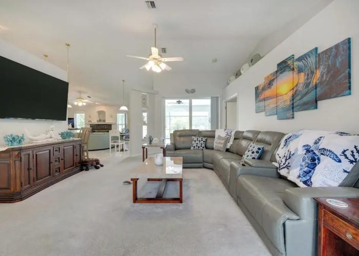 Spring Hill Home - Pool, Grill & Golf Course Views