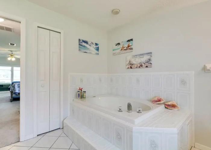 Spring Hill Home - Pool, Grill & Golf Course Views