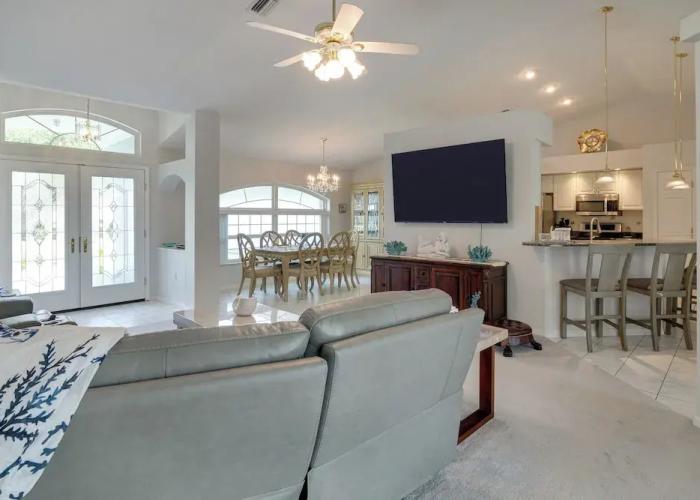 Spring Hill Home - Pool, Grill & Golf Course Views