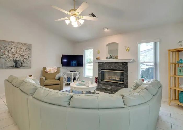 Spring Hill Home - Pool, Grill & Golf Course Views