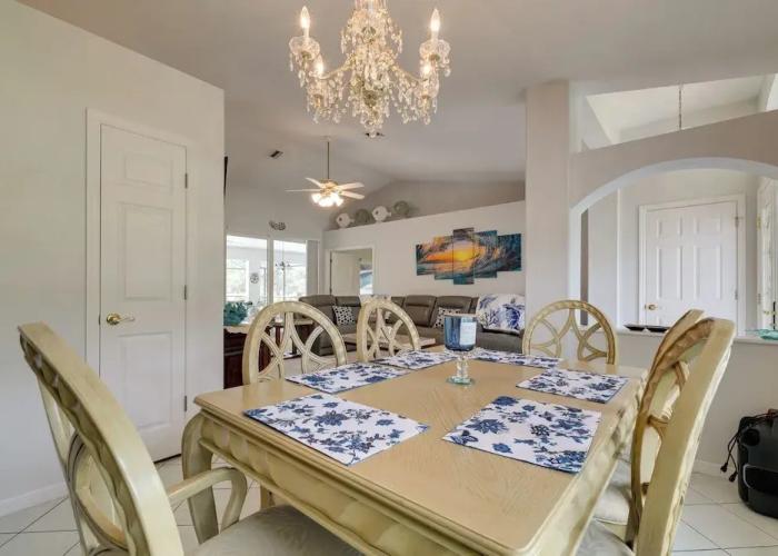 Spring Hill Home - Pool, Grill & Golf Course Views