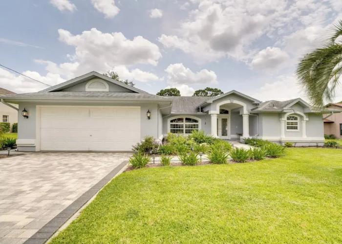 Spring Hill Home - Pool, Grill & Golf Course Views