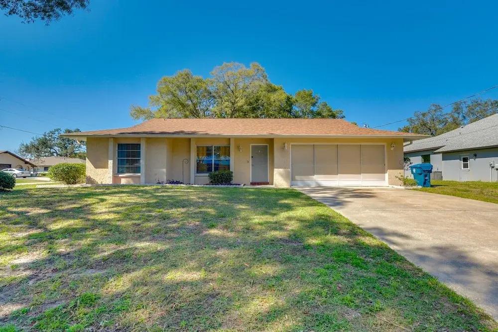 фото Home w/ Screened Porch, Near Weeki Wachee Springs!