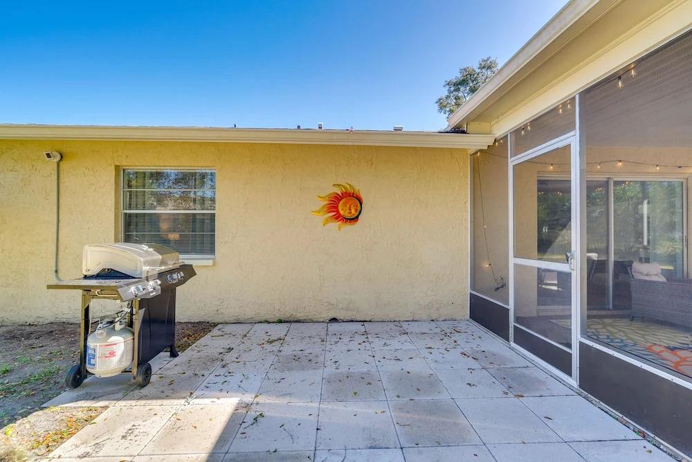 фото Home w/ Screened Porch, Near Weeki Wachee Springs!