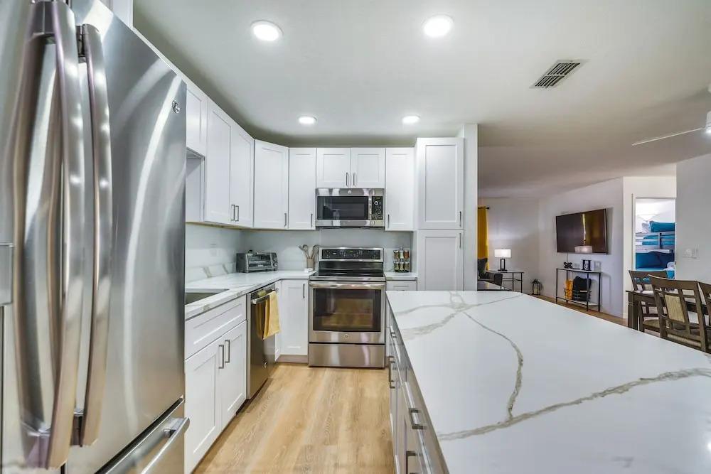 фото Home w/ Screened Porch, Near Weeki Wachee Springs!