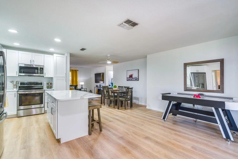 фото Home w/ Screened Porch, Near Weeki Wachee Springs!