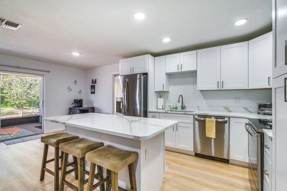 фото Home w/ Screened Porch, Near Weeki Wachee Springs!