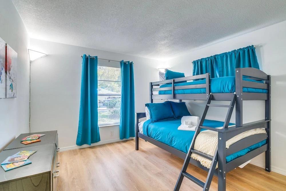 фото Home w/ Screened Porch, Near Weeki Wachee Springs!