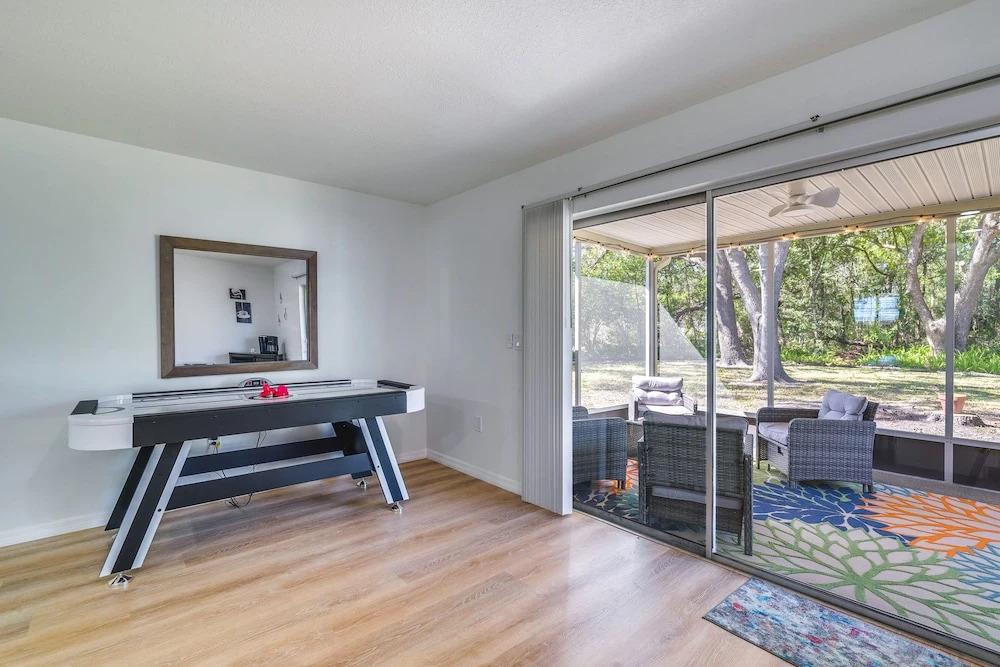 фото Home w/ Screened Porch, Near Weeki Wachee Springs!