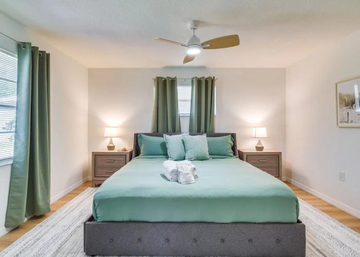 Home w/ Screened Porch, Near Weeki Wachee Springs!