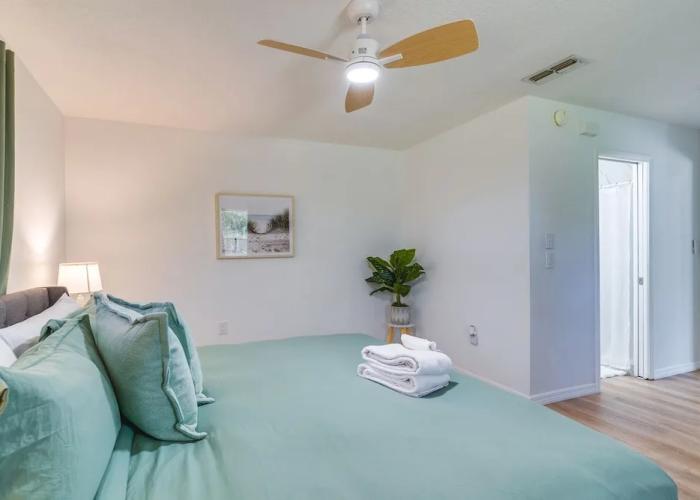 Home w/ Screened Porch, Near Weeki Wachee Springs!