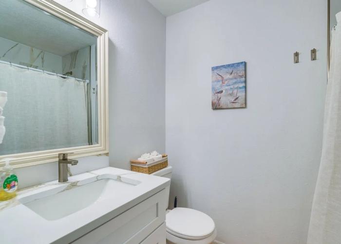 Home w/ Screened Porch, Near Weeki Wachee Springs!