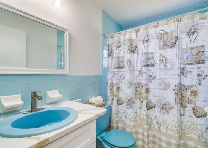 Home w/ Screened Porch, Near Weeki Wachee Springs!