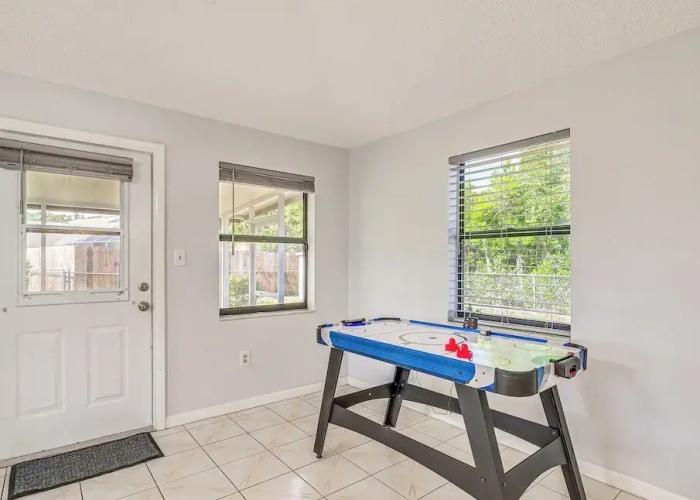 13 Mi to Hudson Beach: Spring Hill Home w/ Lanai