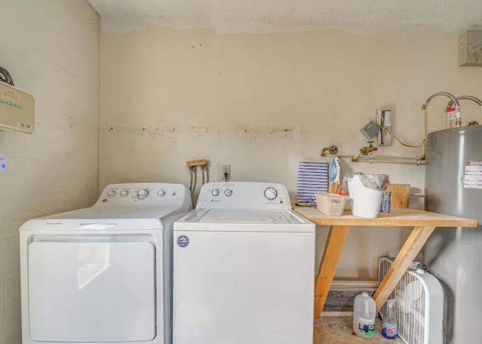 13 Mi to Hudson Beach: Spring Hill Home w/ Lanai