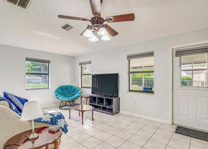 13 Mi to Hudson Beach: Spring Hill Home w/ Lanai