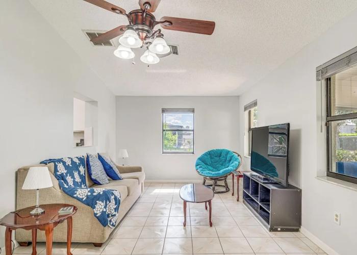 13 Mi to Hudson Beach: Spring Hill Home w/ Lanai