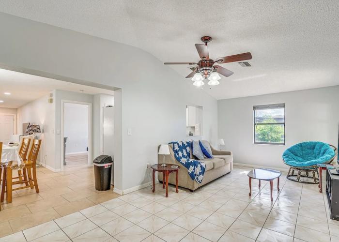 13 Mi to Hudson Beach: Spring Hill Home w/ Lanai