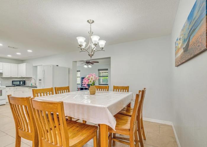 13 Mi to Hudson Beach: Spring Hill Home w/ Lanai