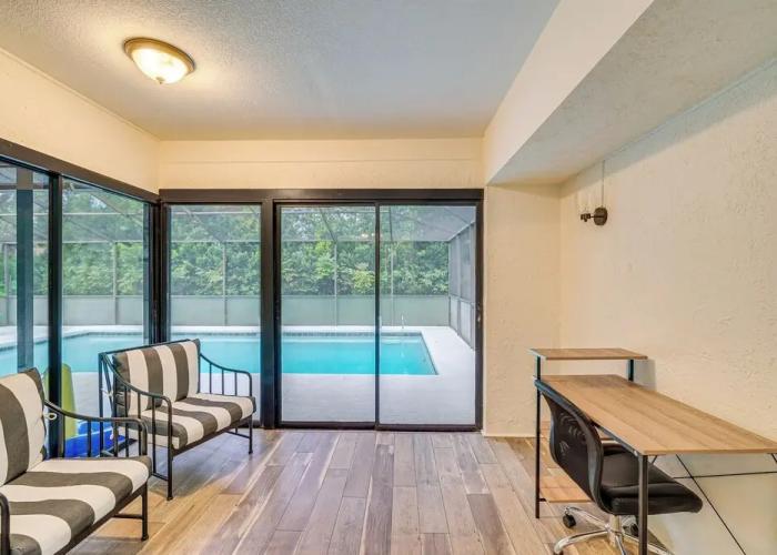 Spring Hill Retreat w/ Pool: 7 mi to Weeki Wachee!