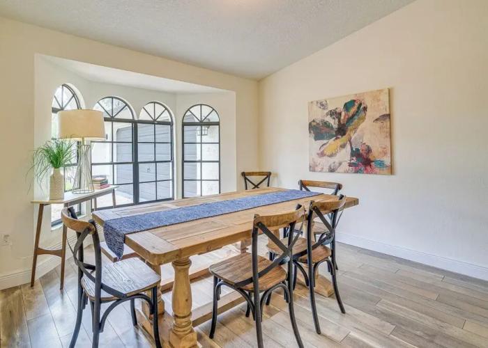 Spring Hill Retreat w/ Pool: 7 mi to Weeki Wachee!