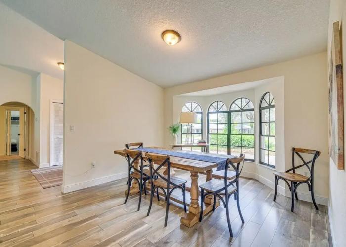 Spring Hill Retreat w/ Pool: 7 mi to Weeki Wachee!