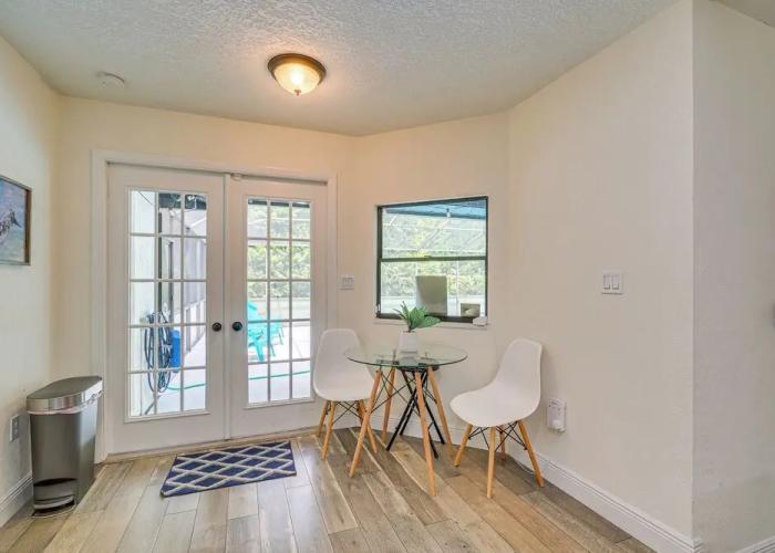 Spring Hill Retreat w/ Pool: 7 mi to Weeki Wachee!