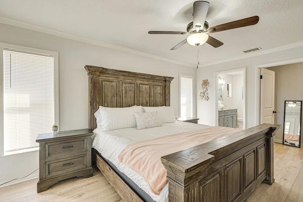 фото Spring Hill Home w/ Pool, BBQ Grill & Outdoor TV!