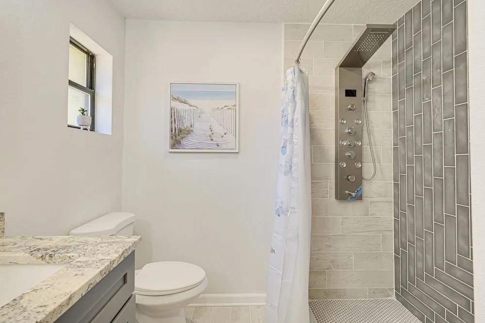 фото Spring Hill Home w/ Pool, BBQ Grill & Outdoor TV!